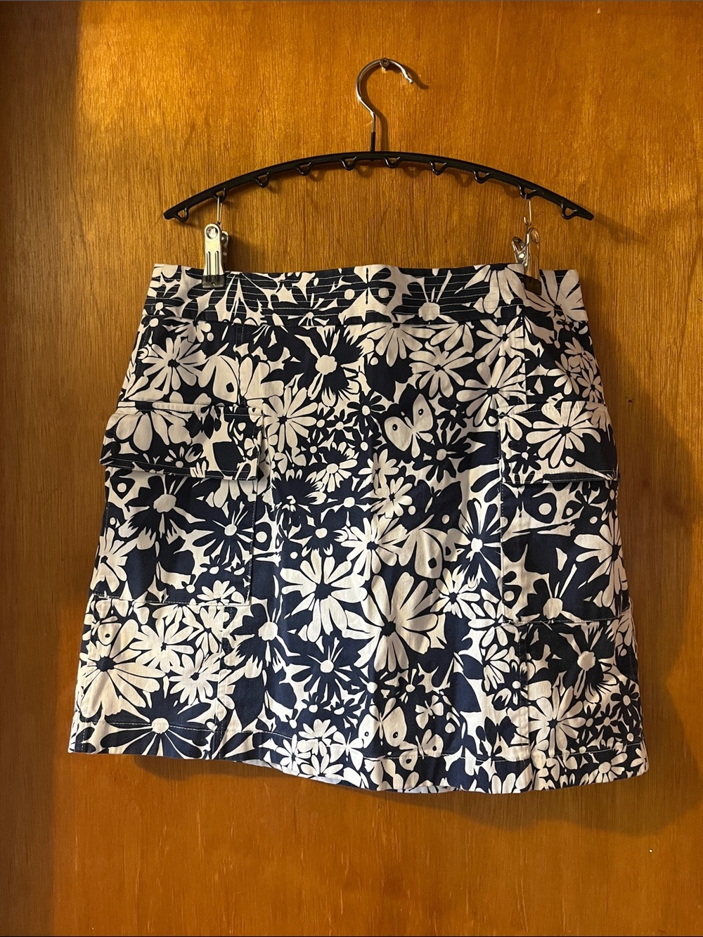Woman’s Willi Smith Navy and White Floral Mini Skirt 10